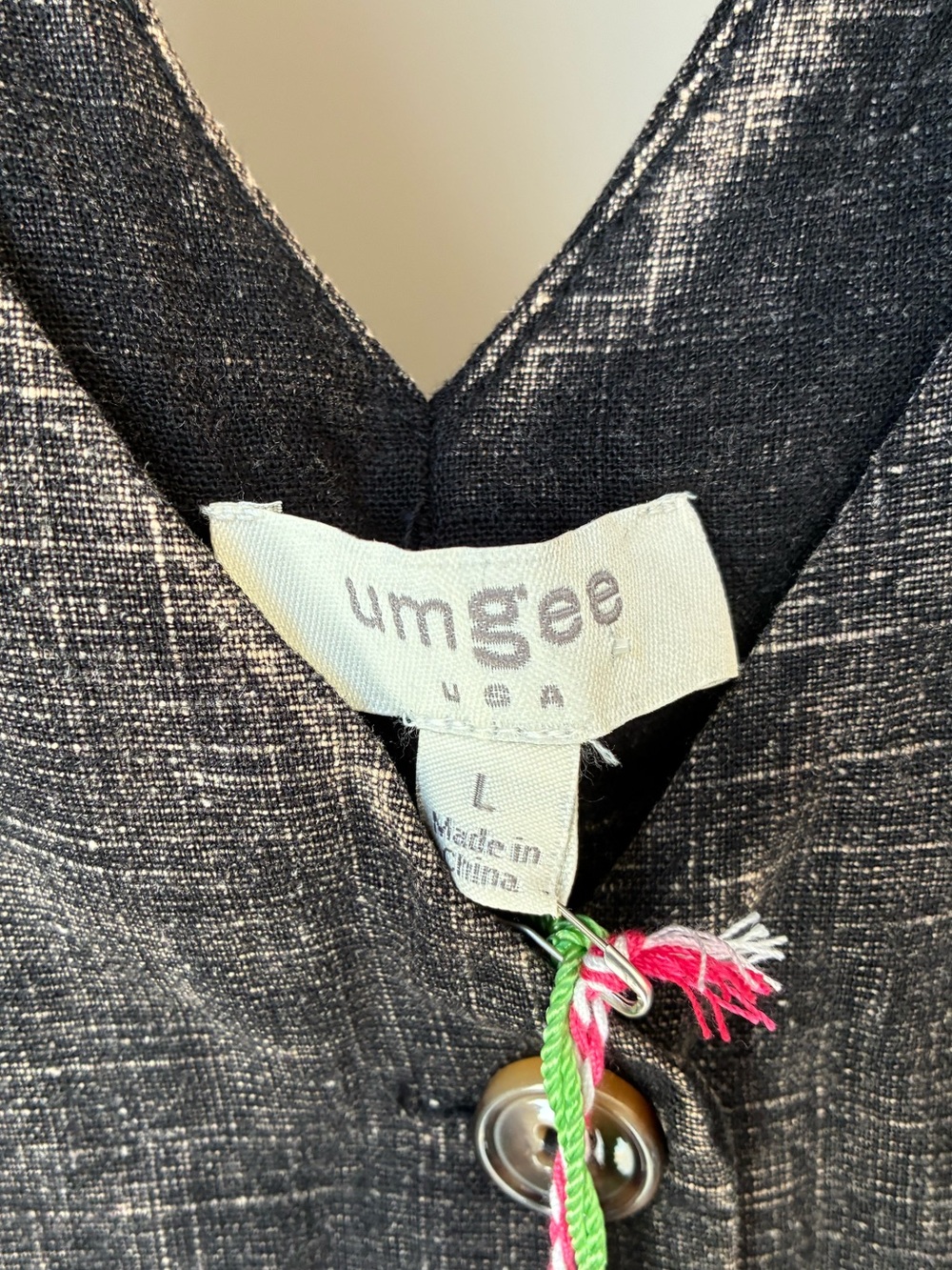 Umgee Black Linen Blend Frayed Stonewash Sleeveless Button Back
Top Blouse Large - Picture 5 of 8